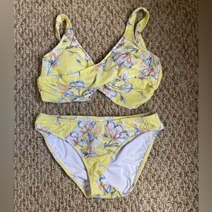 Venus Floral Swimsuit Medium Large EUC 10